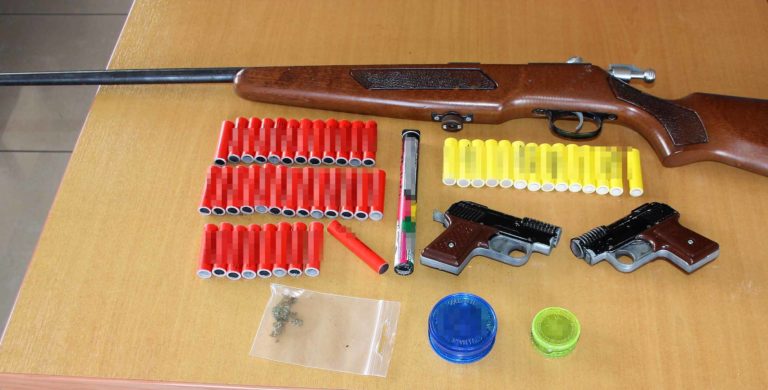 Κεφαλονιά: Συνελήφθησαν για ναρκωτικά, κλοπή, οπλοκατοχή, βεγγαλικά