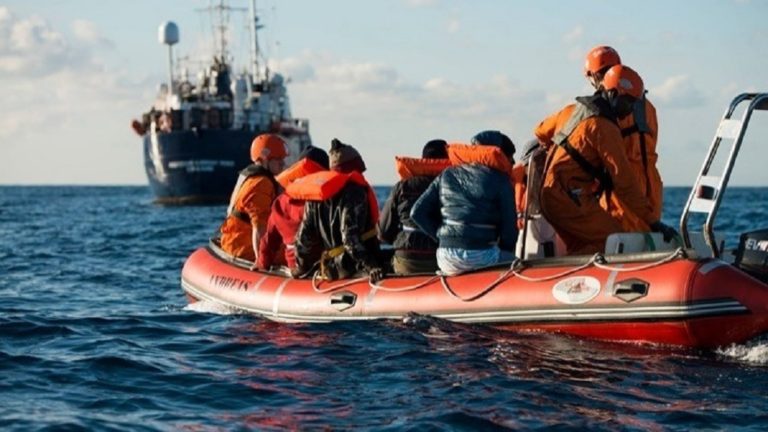 Τυνησία: Τουλάχιστον 70 μετανάστες επέβαιναν σε σκάφος που ανατράπηκε