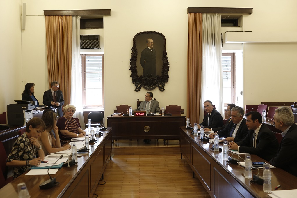 Άρση της ασυλίας Πολάκη εισηγείται η επιτροπή Δεοντολογίας στη Βουλή (video)