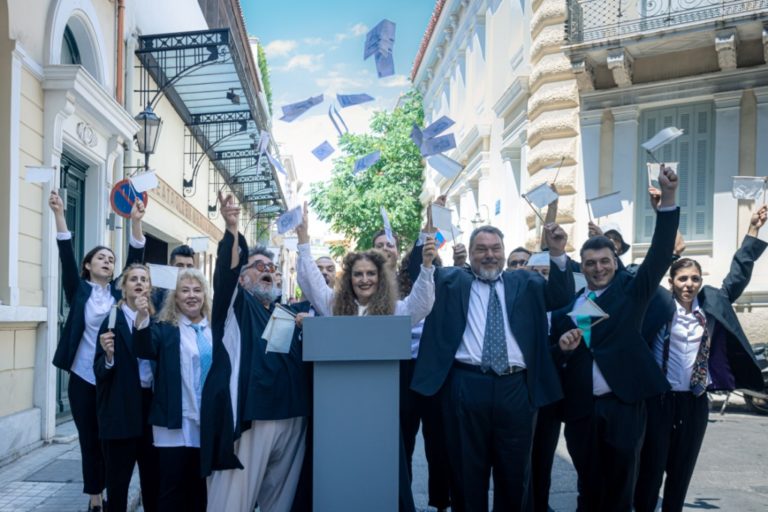 “Εκκλησιάζουσες – Η λαϊκή οπερέτα” στο Ηρώδειο