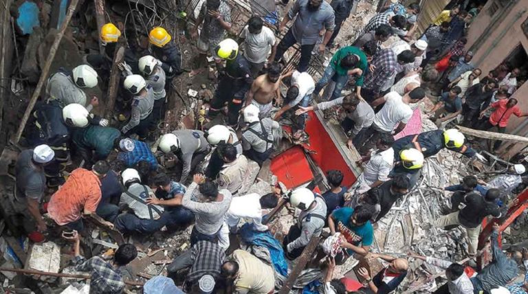 Κατάρρευση 4όροφου κτιρίου στο Μουμπάι της Ινδίας-Δεκάδες εγκλωβισμένοι