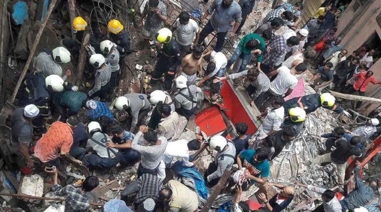 Κατάρρευση 4όροφου κτιρίου στο Μουμπάι της Ινδίας-Δεκάδες εγκλωβισμένοι