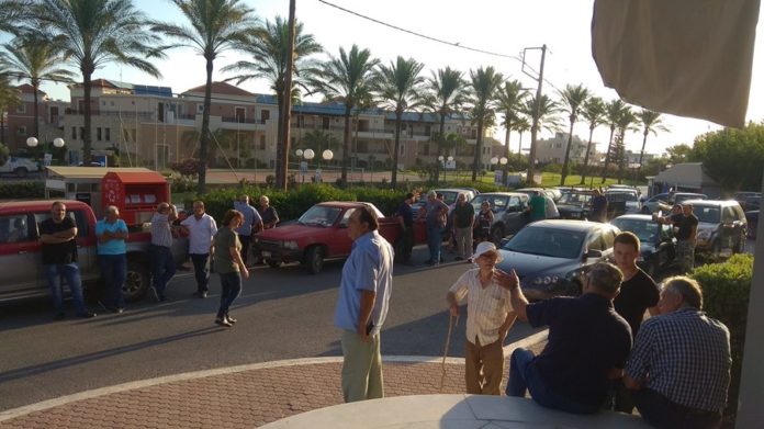 Χανιά: Συμβολική κατάληψη στο δημαρχείο Πλατανιά από κατοίκους των Μεσκλών. Αποκλεισμένες περιουσίες 5 μήνες μετά τις καταστροφές(audio)