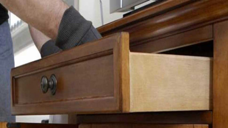 Έκλεβε κατ’ εξακολούθηση τον γείτονα του στη Μηλίνα