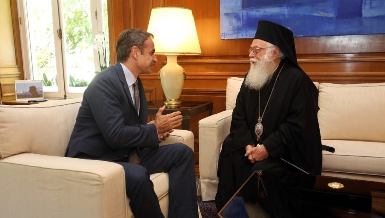 Με τον Αρχιεπίσκοπο Αλβανίας Αναστάσιο συναντήθηκε ο Κ. Μητσοτάκης