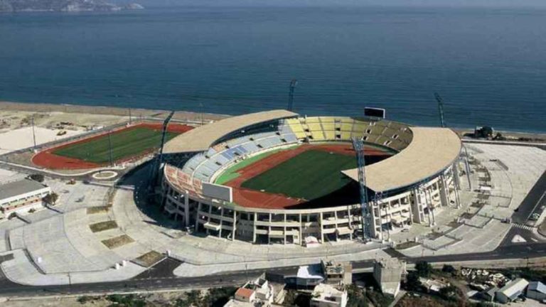 Φωτοβολταϊκά στα σκέπαστρα του Παγκρήτιου