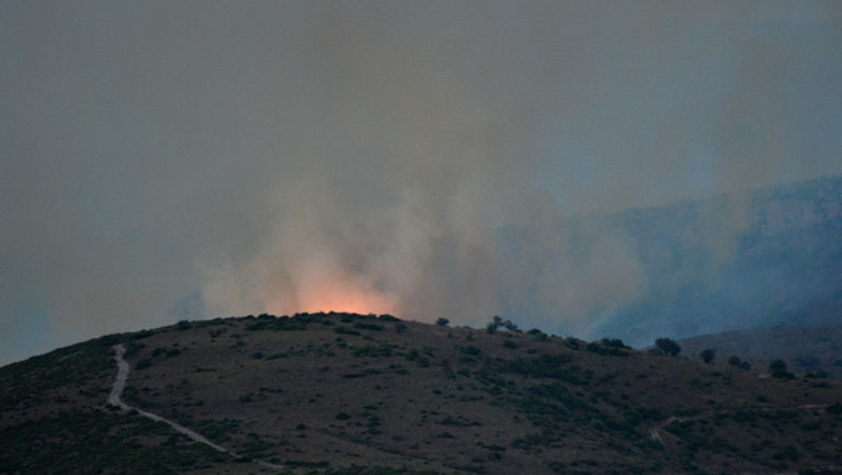 Ευρεία επιχείρηση για την πυρκαγιά στην Εύβοια-Εκκενώθηκε προληπτικά οικισμός (video)