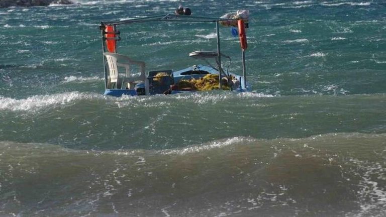 Διάσωση τριών νεαρών στην Άφησο από το λιμενικό
