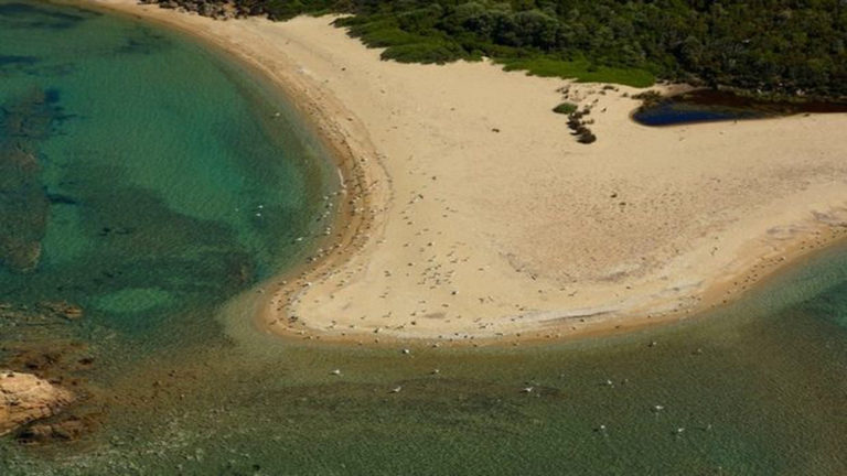 Ιστιοφόρο προσέκρουσε σε αβαθή στην Τσουγκριά Σκιάθου