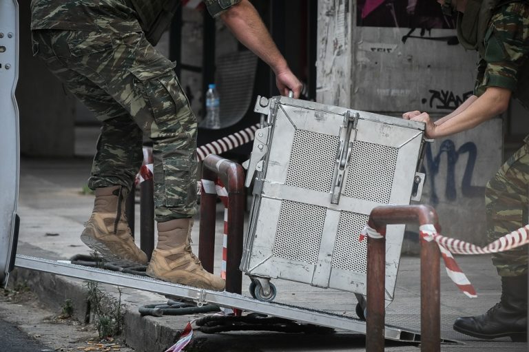 Χειροβομβίδα του Β’ Παγκοσμίου Πολέμου βρέθηκε στα Εξάρχεια (video)