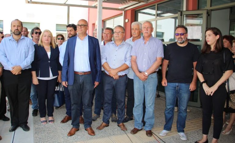 Σε κλίμα συγκίνησης τα αποκαλυπτήρια πλακέτας προς τιμήν του Μανώλη Σκουλάκη