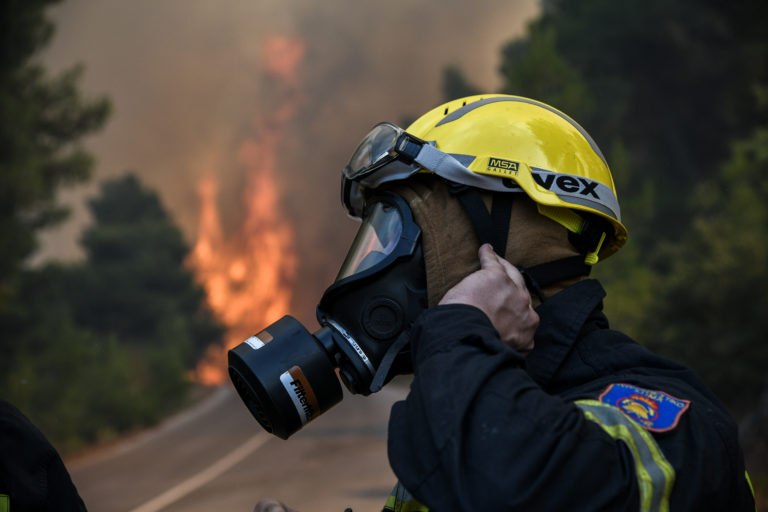 Αμύνταιο: Περιορίστηκε η φωτιά στο Βαρικό