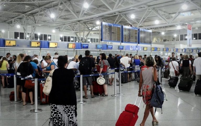 Σε Κρήτη και Ρόδο τα «σκήπτρα» του τουρισμού – Υποχωρούν Κέρκυρα και Ζάκυνθος