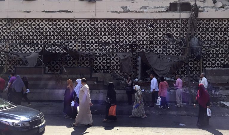 Αίγυπτος: Πολύνεκρη τρομοκρατική επίθεση με παγιδευμένο όχημα