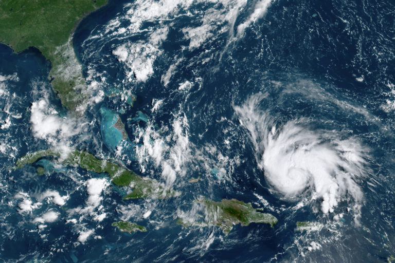 ΗΠΑ: Ο τυφώνας Ντόριαν πλησιάζει απειλητικά τη Φλόριντα