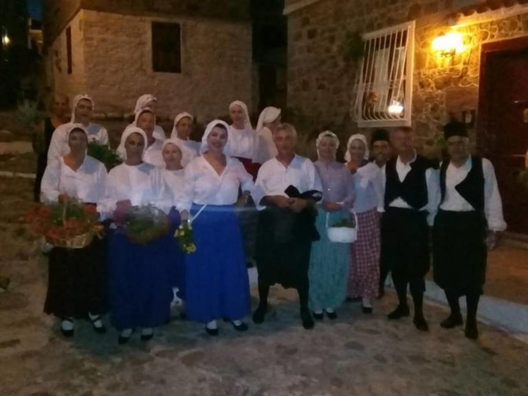 Καντάδα στα δρομάκια του Μολύβου