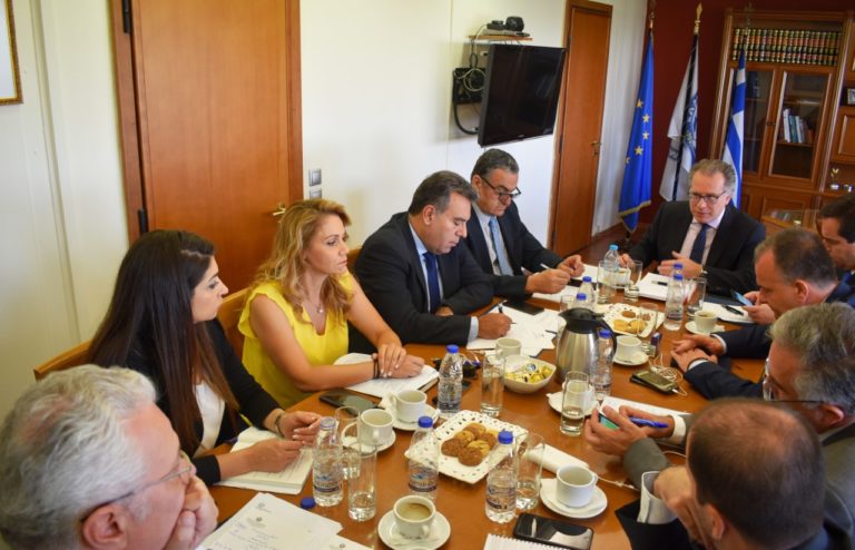 Συνάντηση Κουμουτσάκου με τους νησιώτες βουλευτές της ΝΔ για το μεταναστευτικό