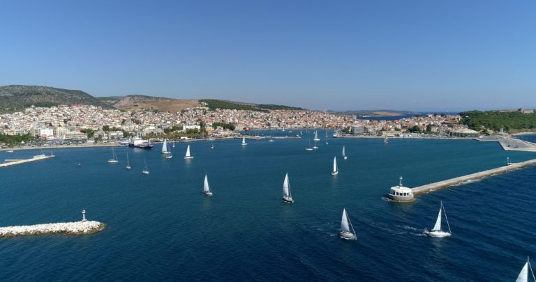 Με αέρα στα πανιά της ξεκίνησε σήμερα η 19η Regatta του Αιγαίου