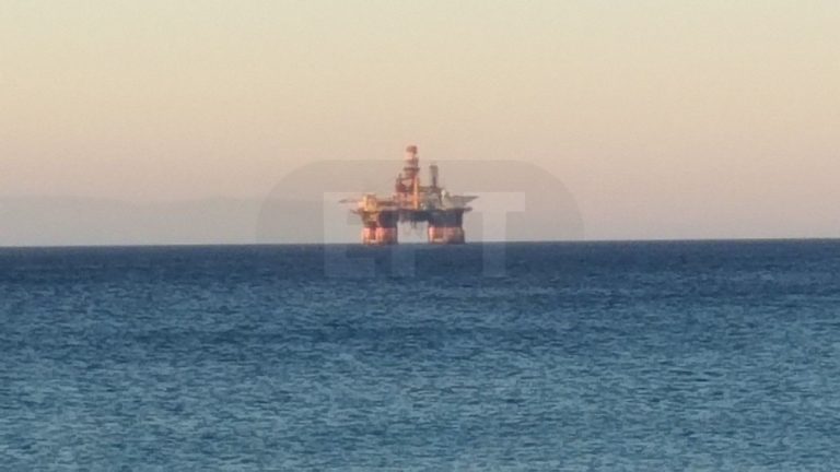 Πλωτή πλατφόρμα ανοικτά της Κώμης στη Χίο