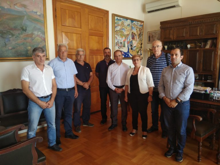 Συνάντηση εκπροσώπων της τοπικής αυτοδιοίκησης με τους εργαζόμενους στην εταιρεία CRETA FARM