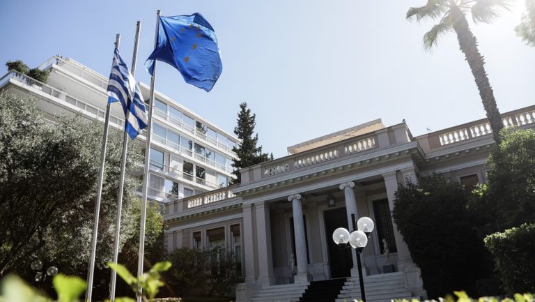 KΥΣΕΑ: Επτά άμεσα μέτρα για την αντιμετώπιση των προσφυγικών ροών-Πολιτικές αντιδράσεις (video)