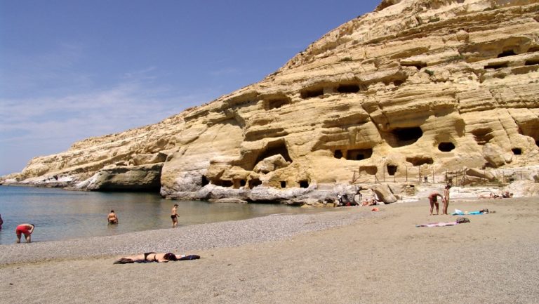 Νεκρός στα Μάταλα 63χρονος λουόμενος