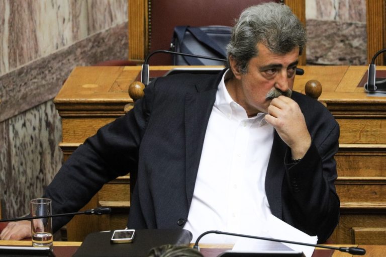 Κυρώσεις για το κάπνισμα Πολάκη στη Βουλή ζητά ο Π. Μπεχράκης (video)