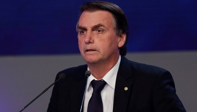 Ο Μπολσονάρου αποδέχεται βοήθεια για τις φωτιές στον Αμαζόνιο (video)