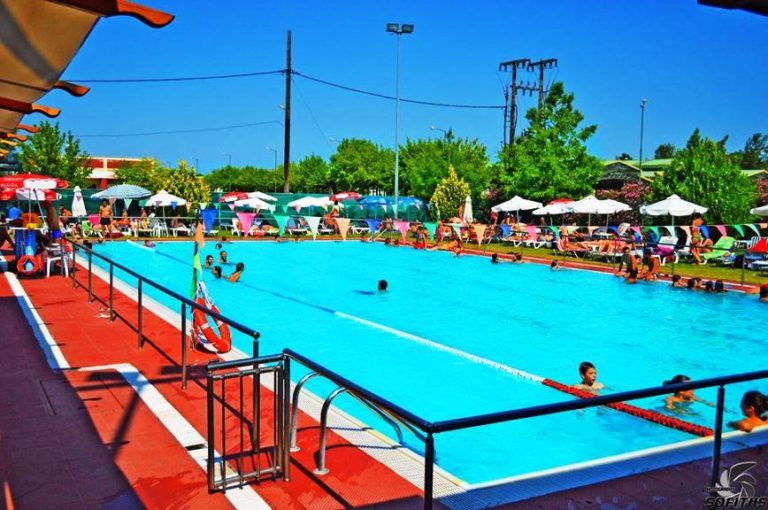 Ανοιχτή  και δωρεάν η δημοτική πισίνα στη Νεάπολη