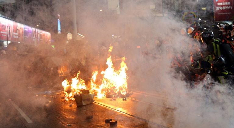 Συγκρούσεις αστυνομίας-διαδηλωτών στο Χονγκ Κονγκ  (video)