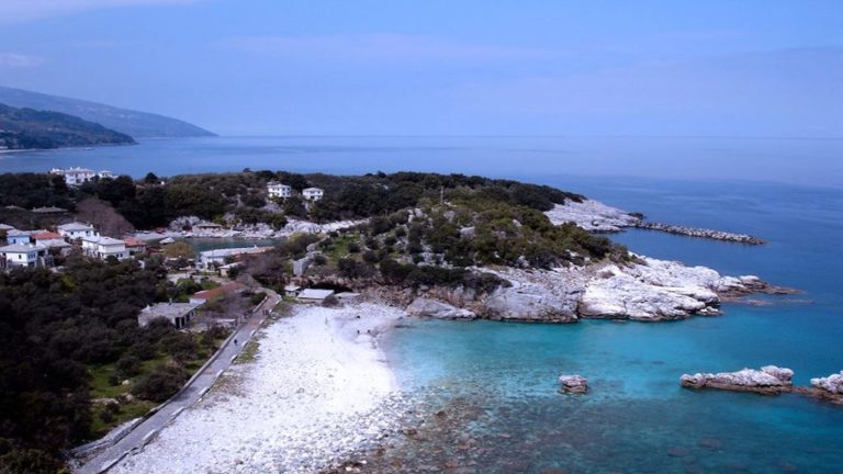 Κινδύνεψε 64χρονος που ο αέρας παρέσυρε το κωπήλατο φουσκωτό του