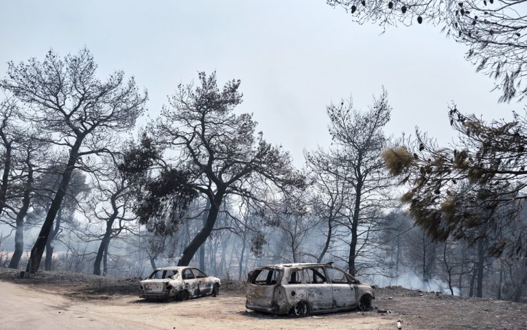 Σύσκεψη στην Περιφέρεια Πελοποννήσου για την αποτίμηση των ζημιών στα πυρόπληκτα