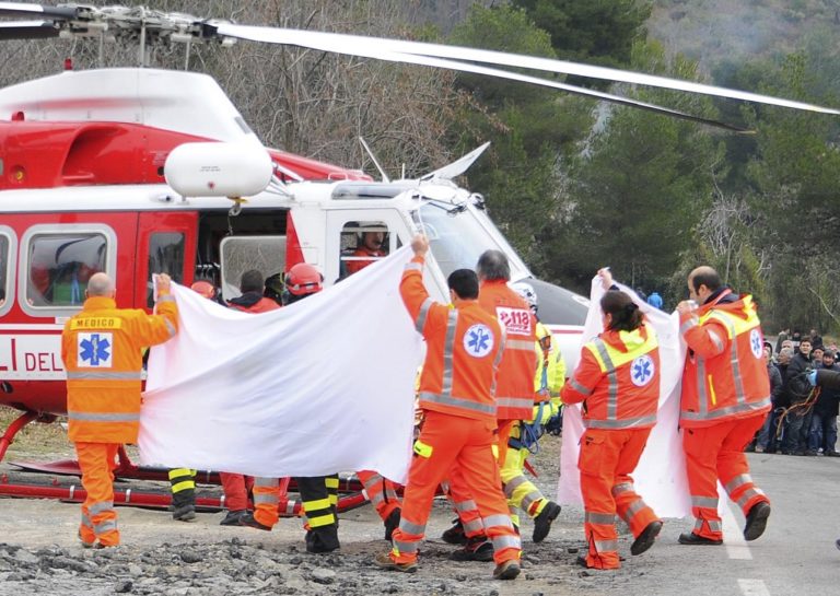 “Τεράστια” επιχείρηση διάσωσης δύο σπηλαιολόγων στην Πολωνία