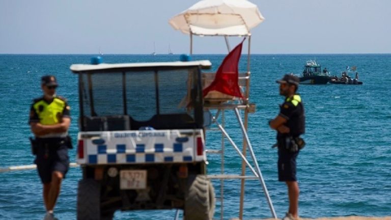 Εκκενώθηκε παραλία της Βαρκελώνης λόγω εκρηκτικού μηχανισμού μέσα στη θάλασσα
