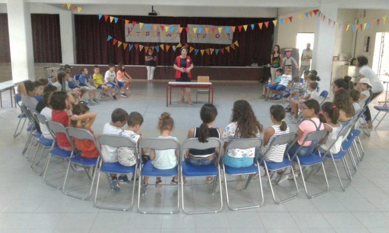 Μαθήματα Πρώτων Βοηθειών  στην Κατασκήνωση στην Πόλη από τον Ελληνικό Ερυθρό Σταυρό Λάρισας.