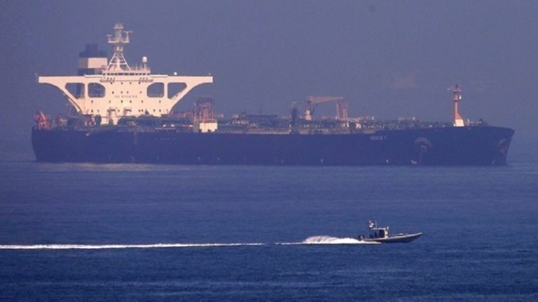 Στη Μεσόγειο το ιρανικό τάνκερ- Να μην δοθεί βοήθεια προειδοποιούν οι ΗΠΑ (video)