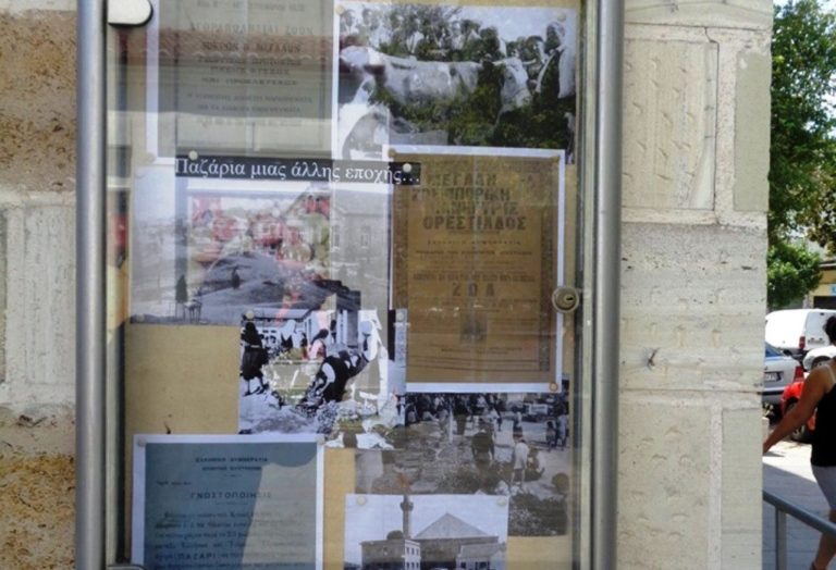 Πληροφορίες για  «τα παλιά» δίνει σε περαστικούς εξωτερική φωτογραφική έκθεση του Λαογραφικού Μουσείο Ορεστιάδας