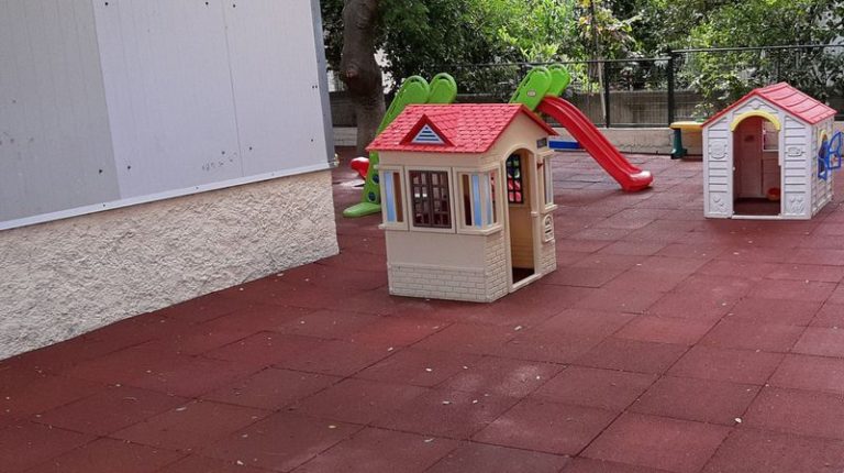 Τοποθέτηση αντικραδασμικών δαπέδων και  εξοπλισμού σε Νηπιαγωγεία από το Δήμο Χανίων
