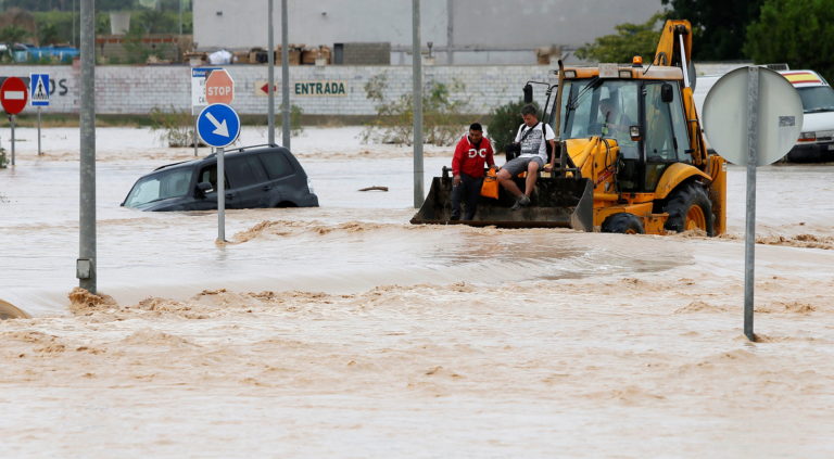 Τους 4 έφτασαν οι νεκροί από τις καταρρακτώδεις βροχές στην Ισπανία