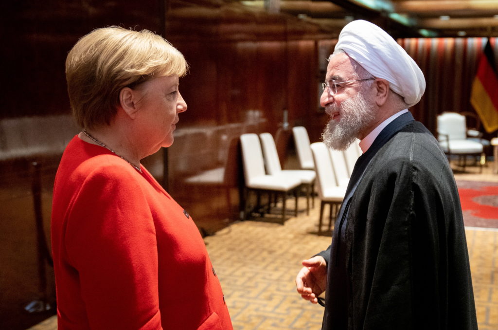 Η Μέρκελ επιθυμεί συνομιλίες μεταξύ ΗΠΑ-Ιράν αλλά δεν θεωρεί ότι οι κυρώσεις θα αρθούν πρώτα