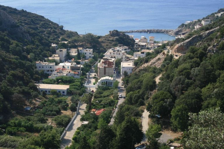 Συζήτηση για τους τρόπους αντίδρασης προς την «σφράγιση» των Λουτροκαταστημάτων  Θερμών Ικαρίας