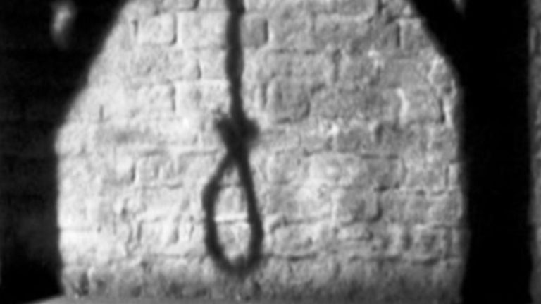 Γιος βρήκε τον 61χρονο πατέρα του  απαγχονισμένο