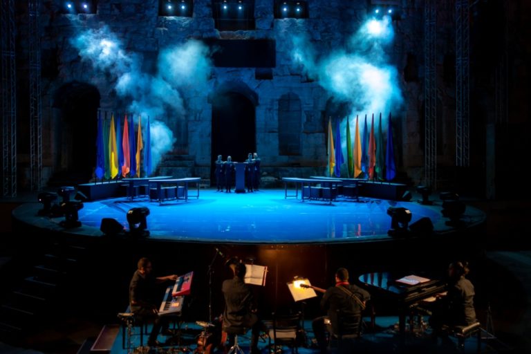 Οι “Εκκλησιάζουσες” στο Θέατρο Τέχνης Καρόλου Κουν