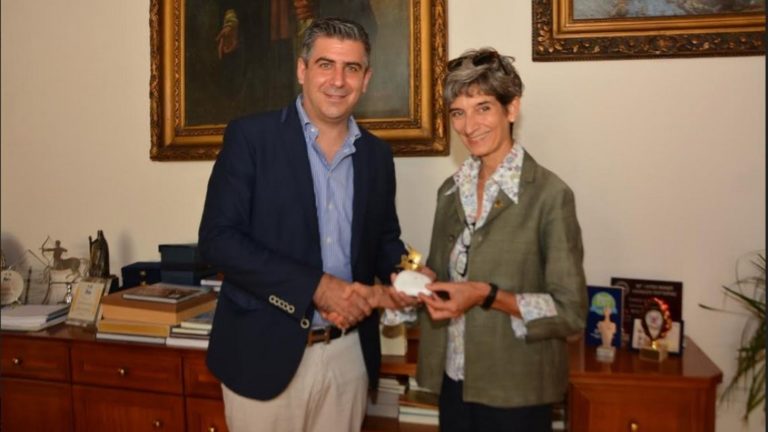 Επίσκεψη της πρέσβειρας της Μεγάλης Βρετανίας στο Δημαρχείο του Βόλου