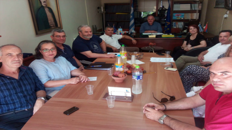 Συνάντηση Δημάρχου Ρήγα Φεραίου και εκπαιδευτικών
