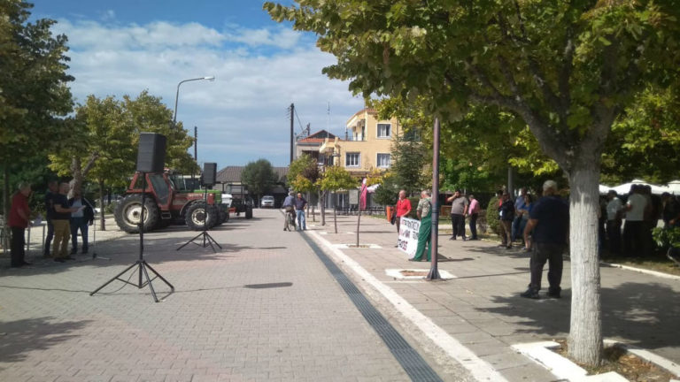 Συγκέντρωση διαμαρτυρίας αγροτών στον Παλαμά για τις χαμηλές τιμές στο βαμβάκι