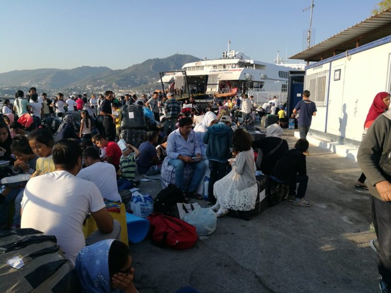 Με επιτυχία το σχέδιο αποσυμφόρησης της Μόριας-Τις επόμενες ημέρες η μεταφορά ασυνόδευτων προσφυγόπουλων