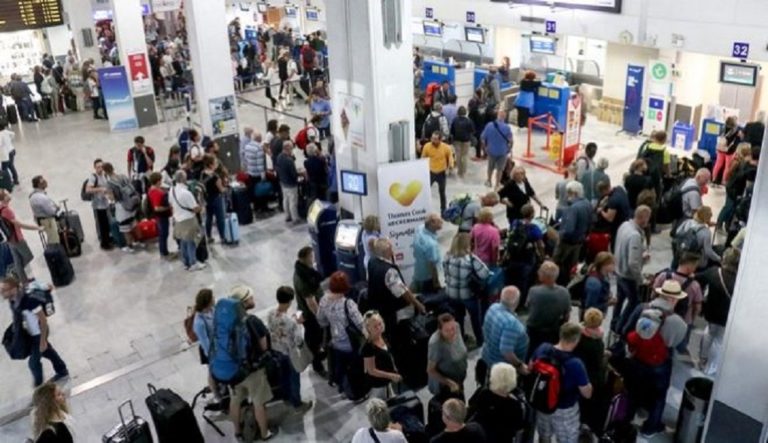 Στάση αναμονής για το «τσουνάμι» Thomas Cook