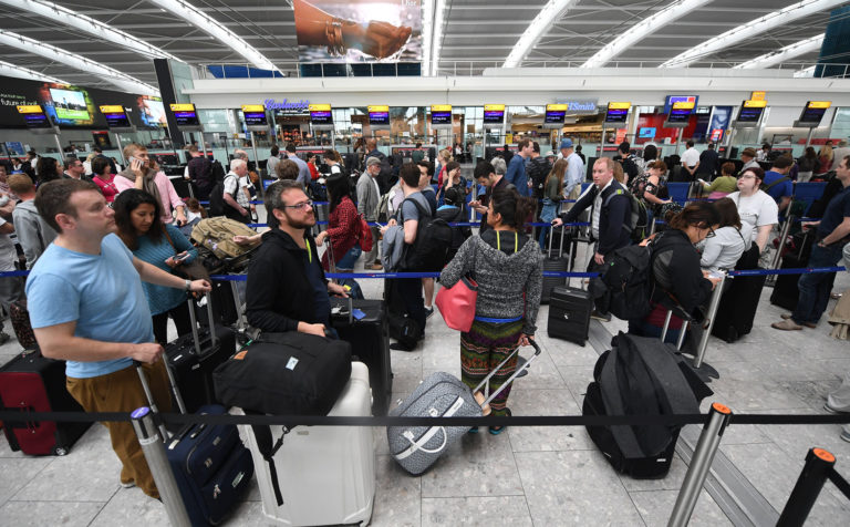 Ηράκλειο: Δύο συλλήψεις για πλαστογραφία στο αεροδρόμιο