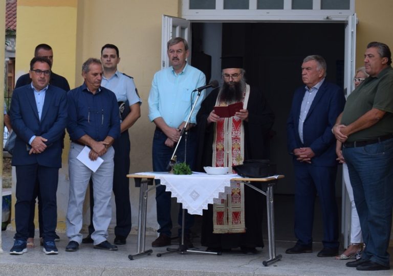Στον αγιασμό των σχολείων στη Νίκαια ο δήμαρχος Κιλελέρ Θαν.  Νασιακόπουλος